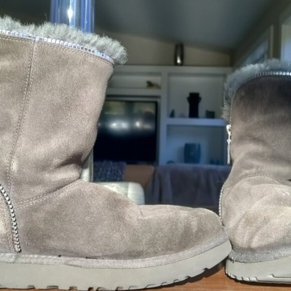 UGG boots, Woman's size 8 - Picture 3 of 7